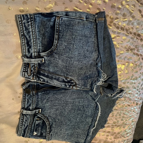 Modern Amusement Bow shorts - Picture 2 of 4